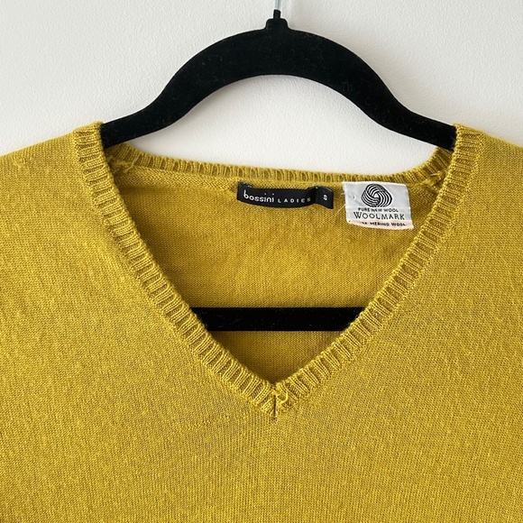 Bossini 100% Wool Chartreuse V-Neck Sweater - Picture 6 of 16